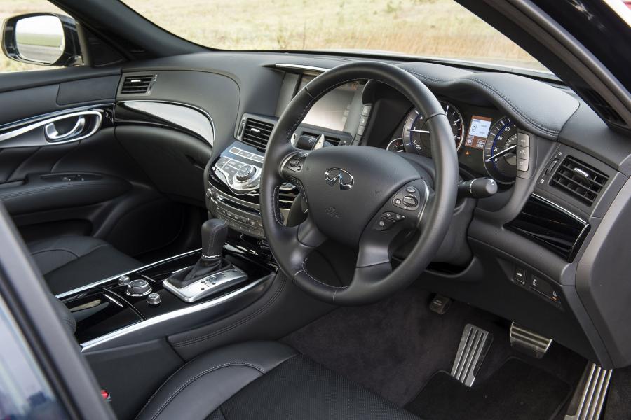  Infiniti Q70 S 2015 года  (UK) (фото 14 из 21)